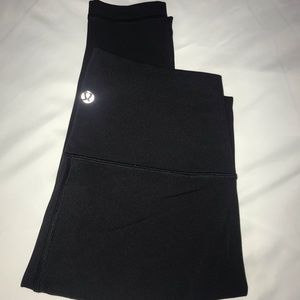 Black lululemon wunder under leggings